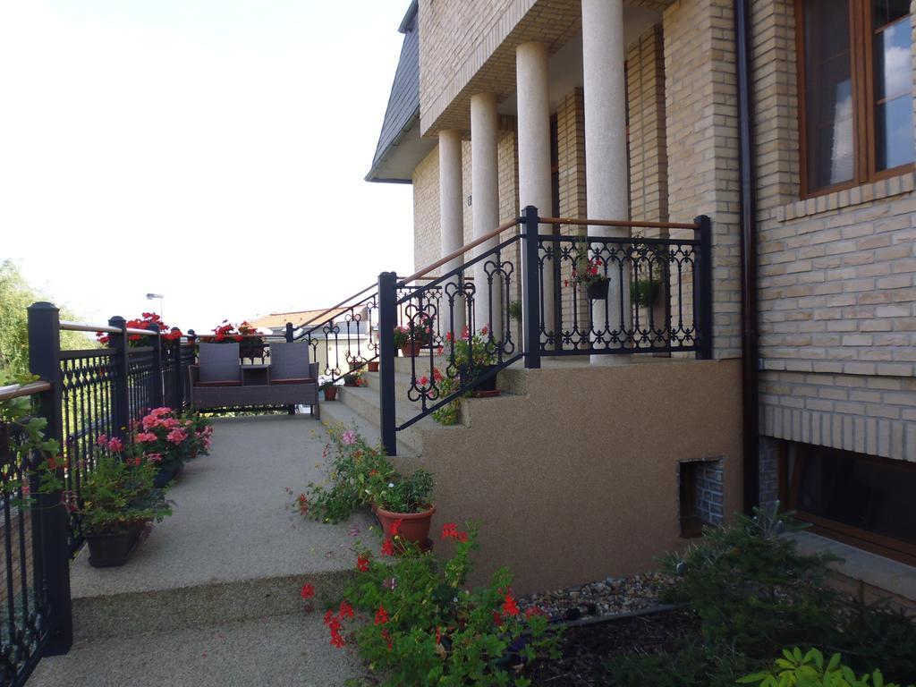 Villa Homestay Nad Helmrovkou Prága Kültér fotó