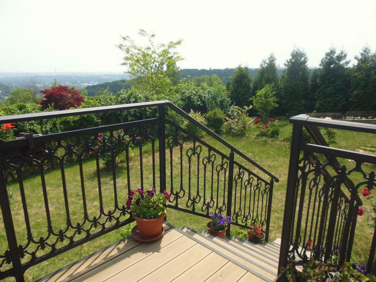 Villa Homestay Nad Helmrovkou Prága Kültér fotó